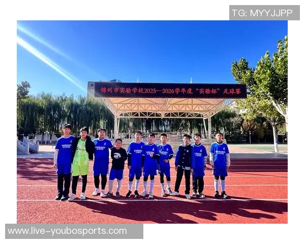 校园足球联赛盛大开幕向青春挥洒激情与梦想的绿茵场致敬