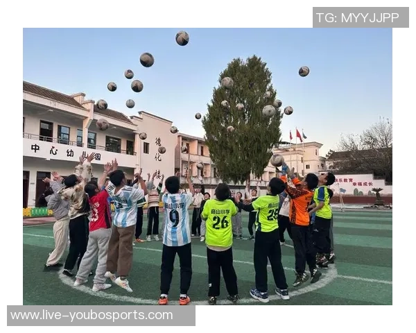 足球场与篮球场的魅力对比探讨运动文化的多样性与热情